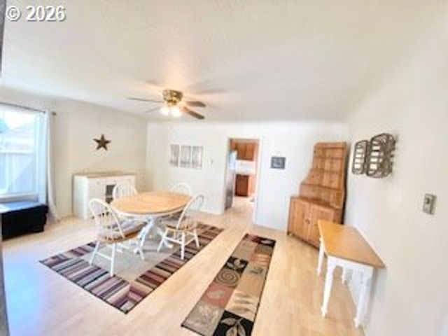 255 W FAIRFIELD St, Gladstone, OR 97027