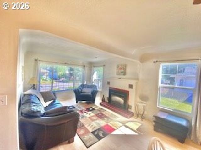 255 W FAIRFIELD St, Gladstone, OR 97027