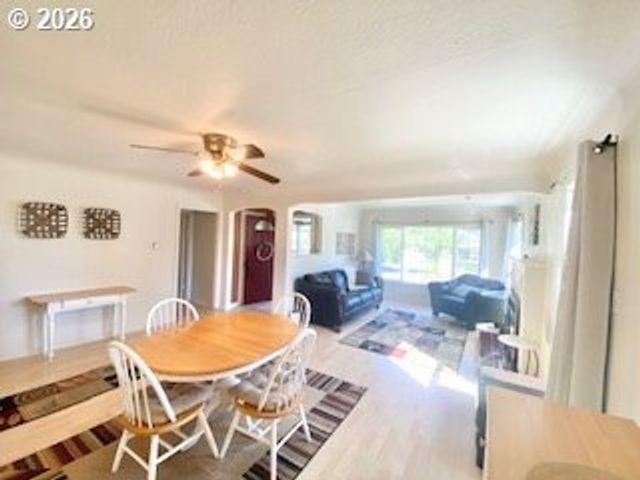 255 W FAIRFIELD St, Gladstone, OR 97027