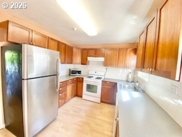 255 W FAIRFIELD St, Gladstone, OR 97027