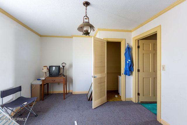 1116 W Elizabeth Street, Clinton, NC 28328