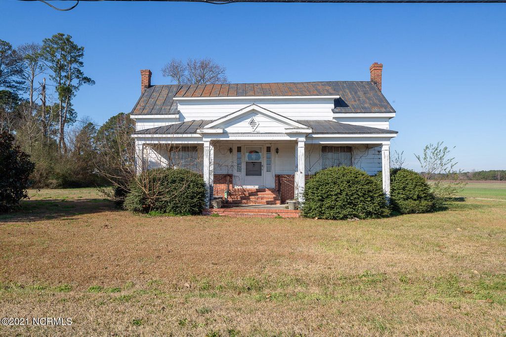 1116 W Elizabeth Street, Clinton, NC 28328