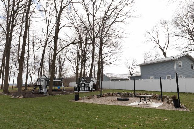 12560 N 825 E Road, Syracuse, IN 46567