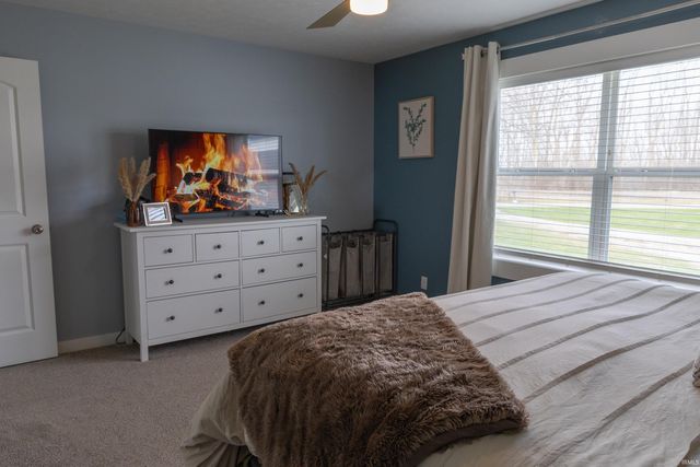 12560 N 825 E Road, Syracuse, IN 46567