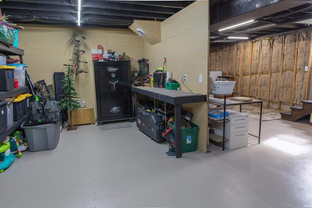 12560 N 825 E Road, Syracuse, IN 46567