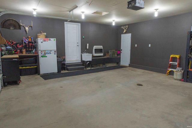 12560 N 825 E Road, Syracuse, IN 46567