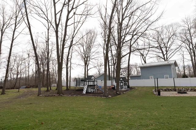 12560 N 825 E Road, Syracuse, IN 46567