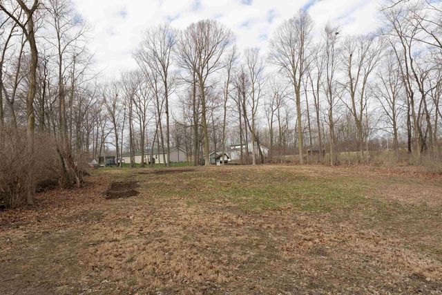 12560 N 825 E Road, Syracuse, IN 46567