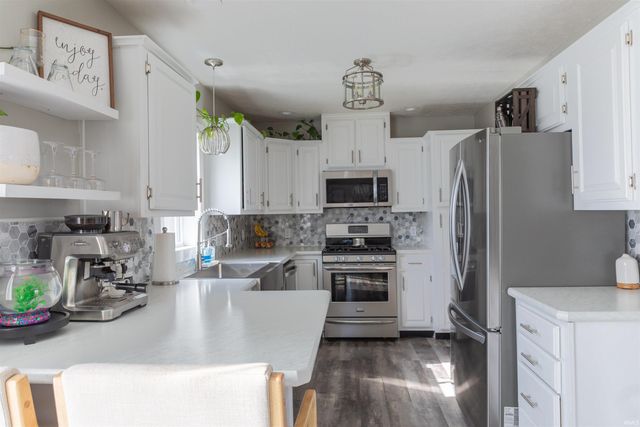 12560 N 825 E Road, Syracuse, IN 46567