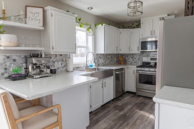 12560 N 825 E Road, Syracuse, IN 46567