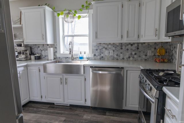 12560 N 825 E Road, Syracuse, IN 46567