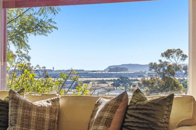 3911 California, San Diego, CA 92110