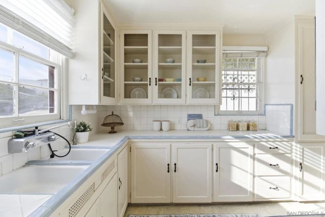 3911 California, San Diego, CA 92110