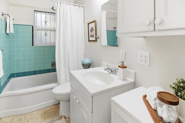 3911 California, San Diego, CA 92110