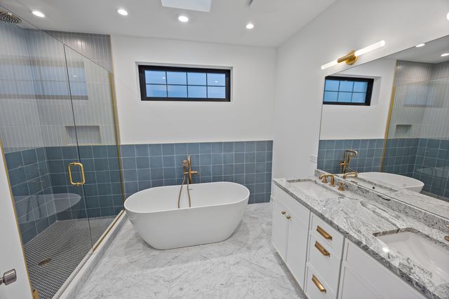 2620 N Mozart Street, Chicago, IL 60647