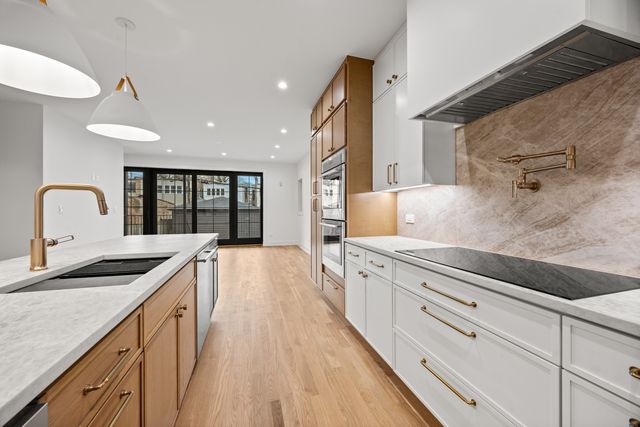 2620 N Mozart Street, Chicago, IL 60647