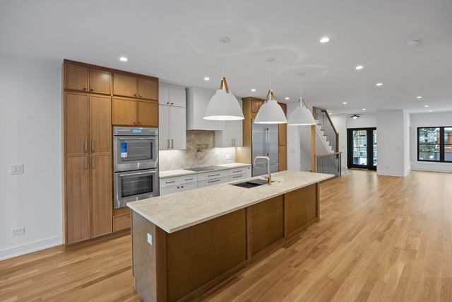 2620 N Mozart Street, Chicago, IL 60647