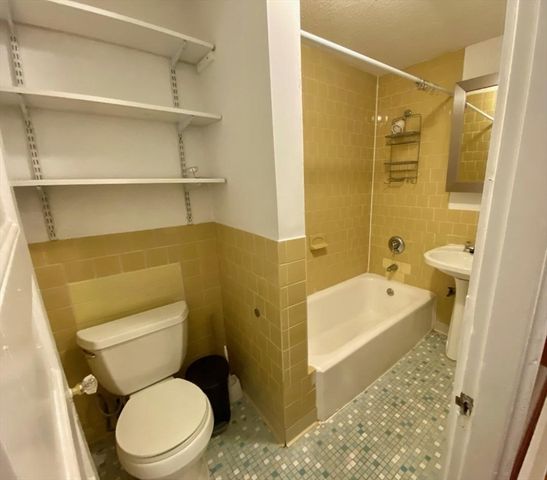 412 Centre 4, Boston, MA 02130