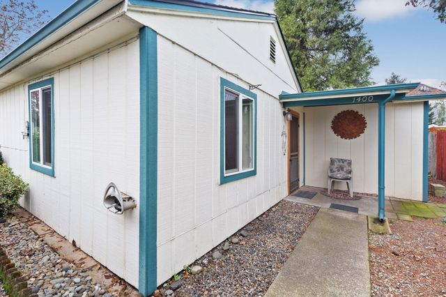 1400 Playford Lane, Grants Pass, OR 97527