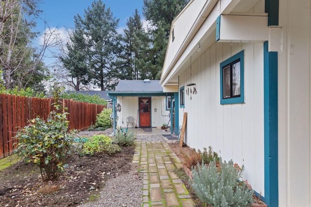 1400 Playford Lane, Grants Pass, OR 97527