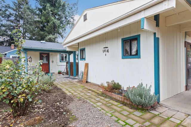 1400 Playford Lane, Grants Pass, OR 97527