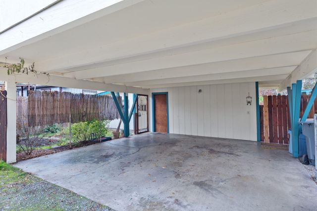 1400 Playford Lane, Grants Pass, OR 97527