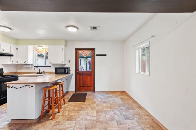 1400 Playford Lane, Grants Pass, OR 97527