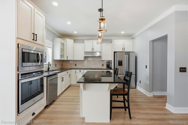 613 Chrystal Downs Court, Brighton Township, MI 48114