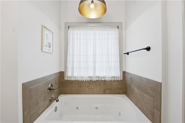 1219 N Heartland Avenue, Independence, MO 64056