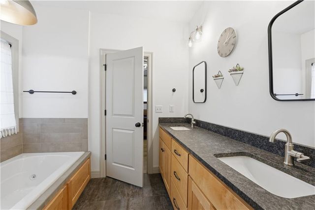 1219 N Heartland Avenue, Independence, MO 64056