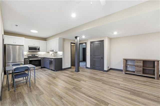 1219 N Heartland Avenue, Independence, MO 64056