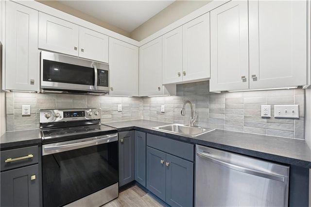 1219 N Heartland Avenue, Independence, MO 64056