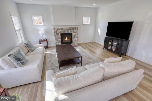 1549 CAMBRIDGE DR, Lebanon, PA 17042