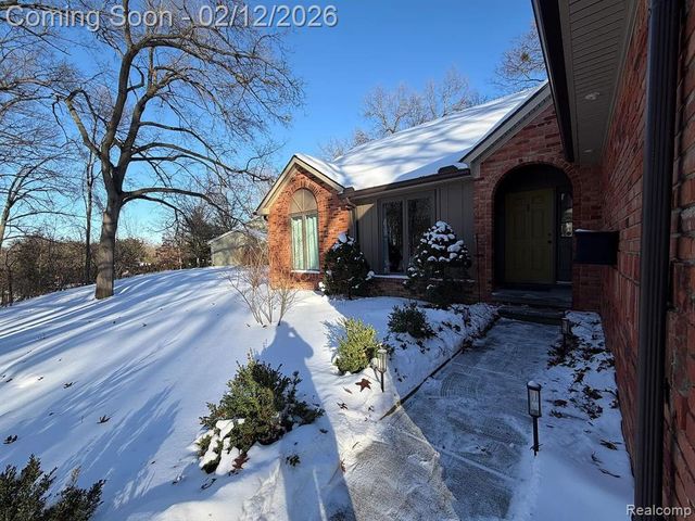 4495 Maybee Road, Lake Orion, MI 48359