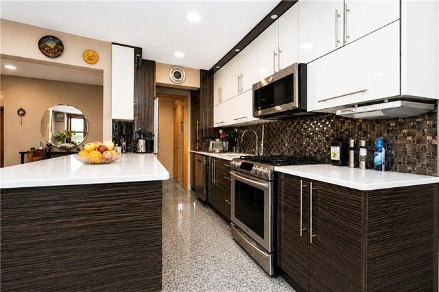 2800 Coyle St Apt 322, New York City, NY 11235
