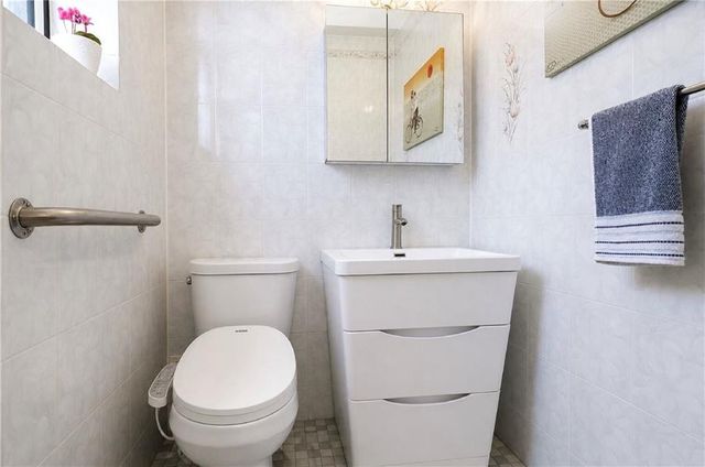 2800 Coyle St Apt 322, New York City, NY 11235