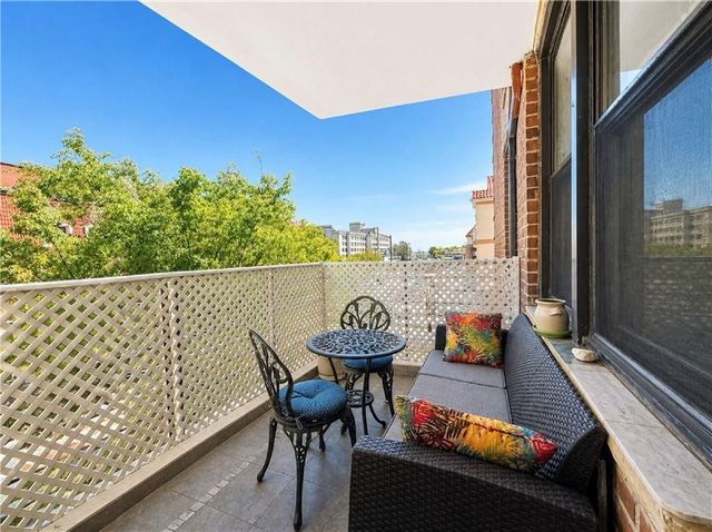 2800 Coyle St Apt 322, New York City, NY 11235