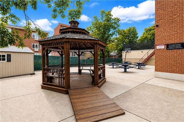 2800 Coyle St Apt 322, New York City, NY 11235