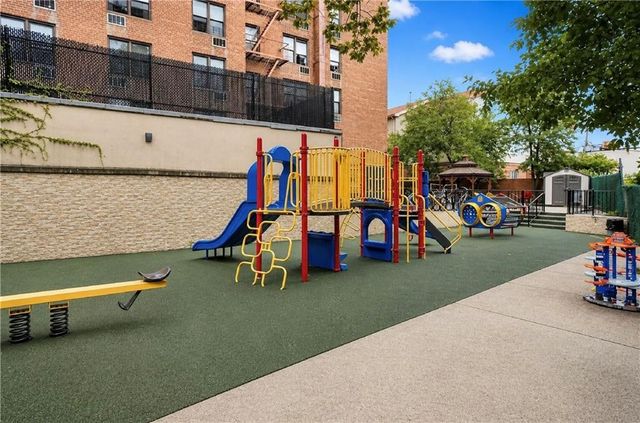 2800 Coyle St Apt 322, New York City, NY 11235