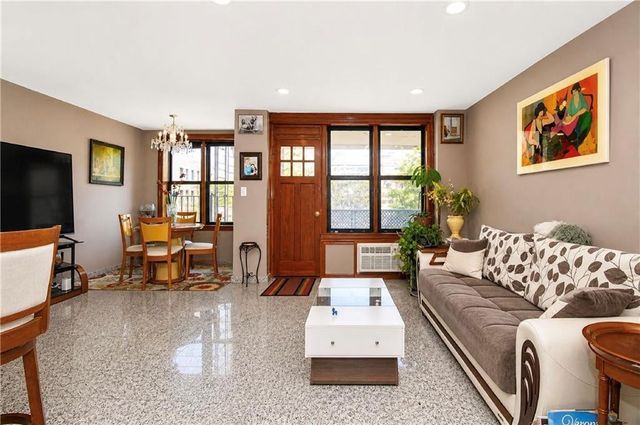 2800 Coyle St Apt 322, New York City, NY 11235