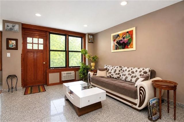 2800 Coyle St Apt 322, New York City, NY 11235