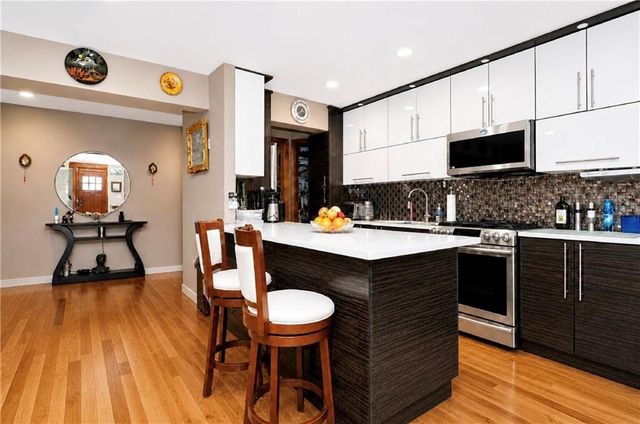 2800 Coyle St Apt 322, New York City, NY 11235