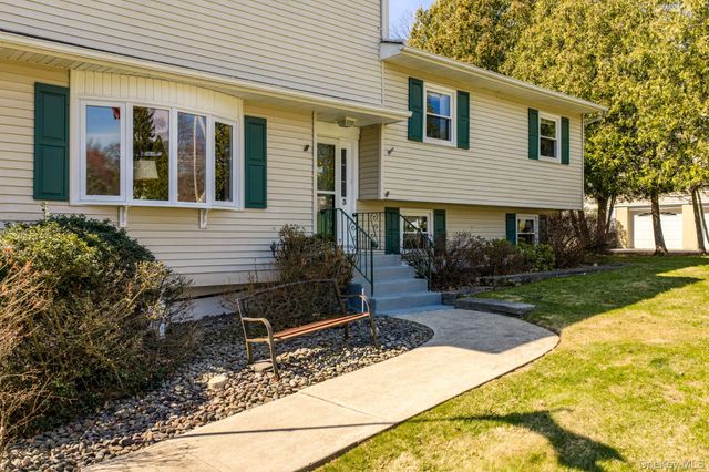 3 Puritan Lane, Washingtonville, NY 10992