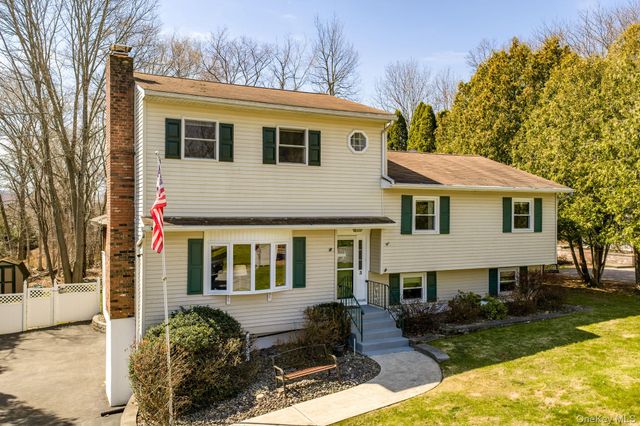 3 Puritan Lane, Washingtonville, NY 10992