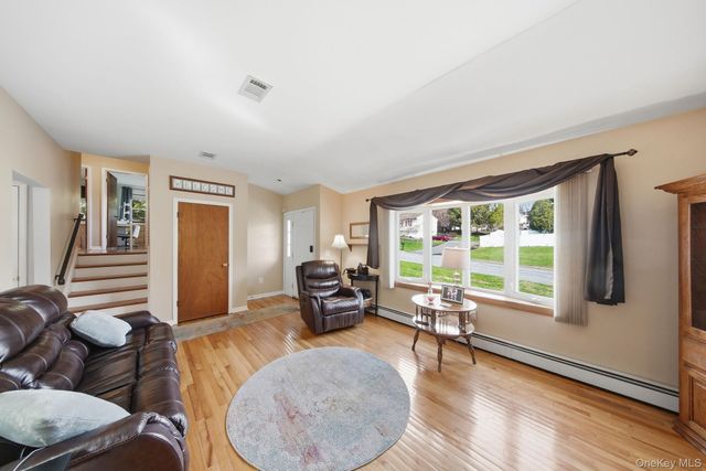 3 Puritan Lane, Washingtonville, NY 10992
