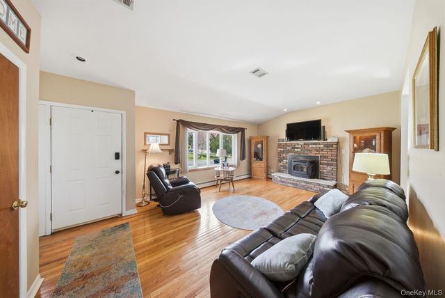 3 Puritan Lane, Washingtonville, NY 10992
