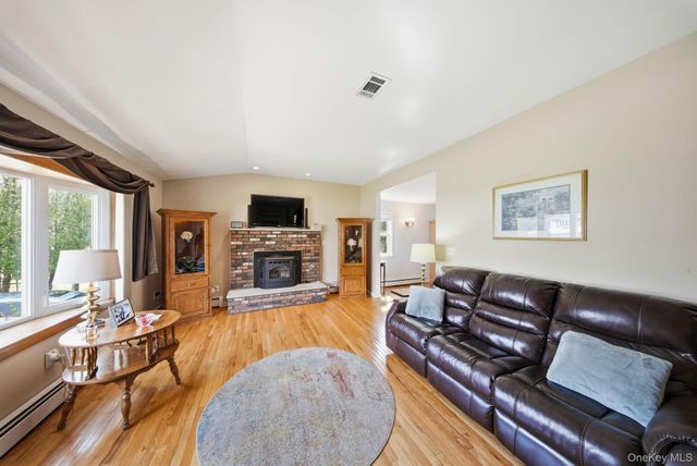 3 Puritan Lane, Washingtonville, NY 10992