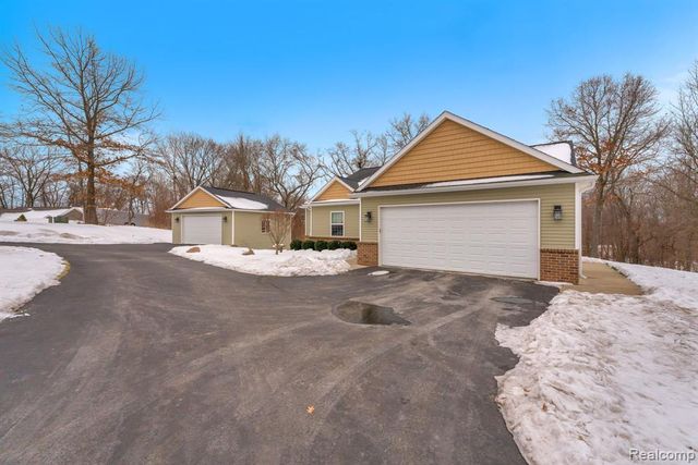 5291 Bella Drive, Highland, MI 48356