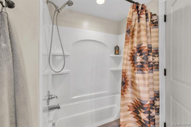 5291 Bella Drive, Highland, MI 48356