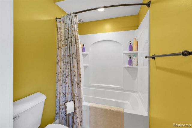 5291 Bella Drive, Highland, MI 48356